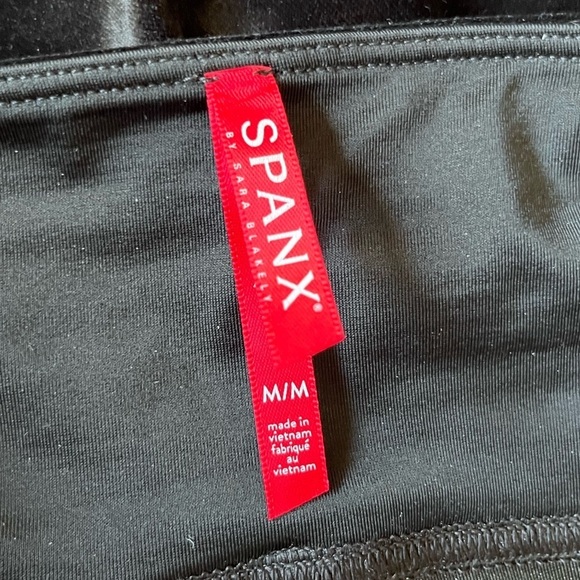 Spanx Velvet Leggings in Black Size Medium - Picture 6 of 6